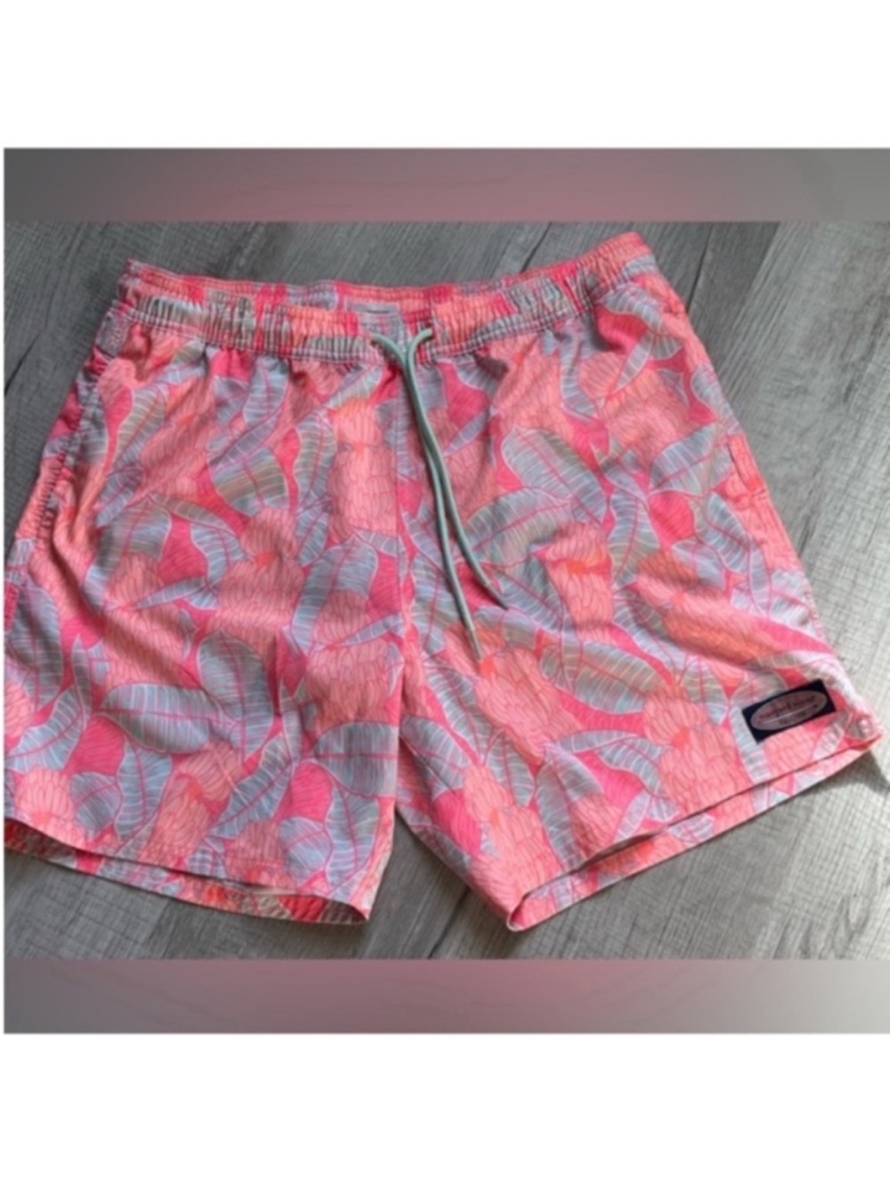Vineyard Vines swim trunks good shape